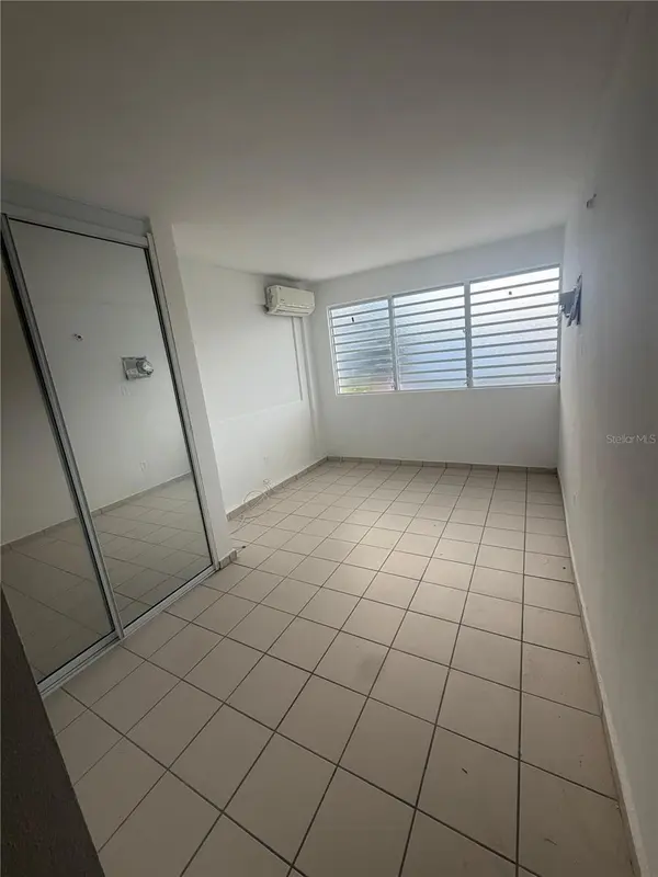 2214 CALLE 18 #A, Carolina, PR 00985