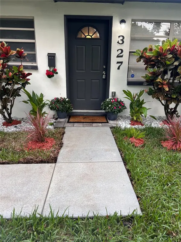 327 BARBARA CIR, Belleair, FL 33756