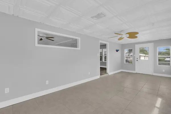 2002 LIVE OAK LN #14, Zellwood, FL 32798