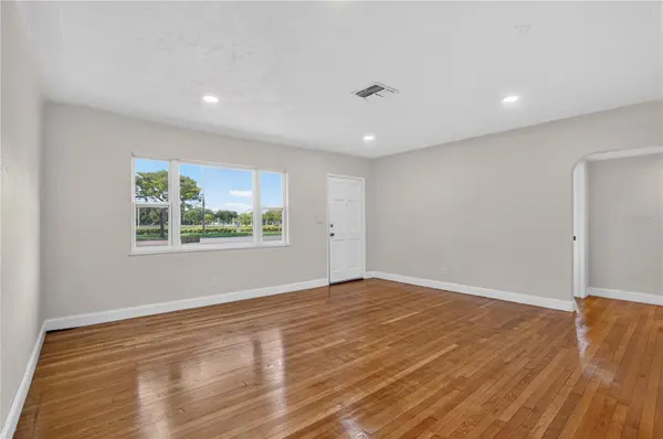 6946 5TH AVE N, St Petersburg, FL 33710