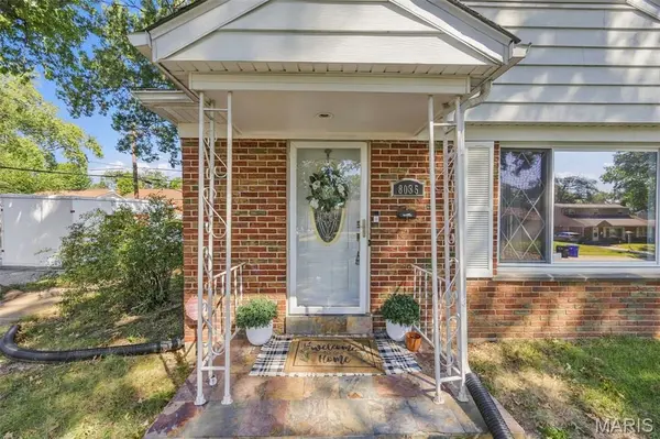 8035 Braddock DR, University City, MO 63130