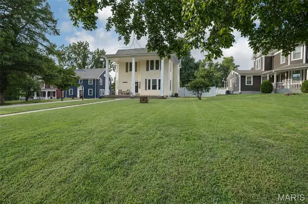 812 E Washington ST, Pittsfield, IL 62363