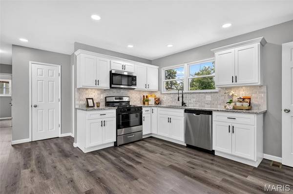 530 Wren DR, St Louis, MO 63031