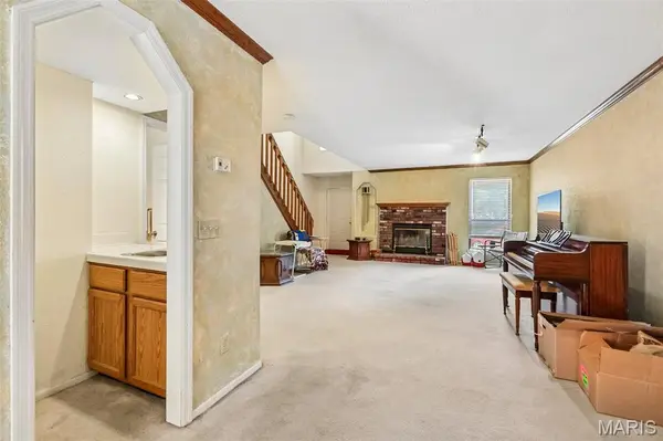 3012 Duclair Pkwy #G, St Charles, MO 63303