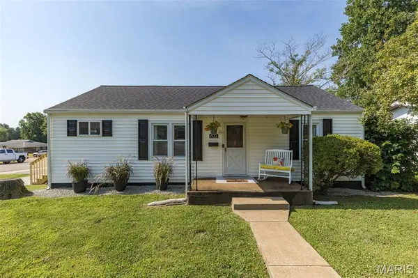 622 E College ST, Farmington, MO 63640