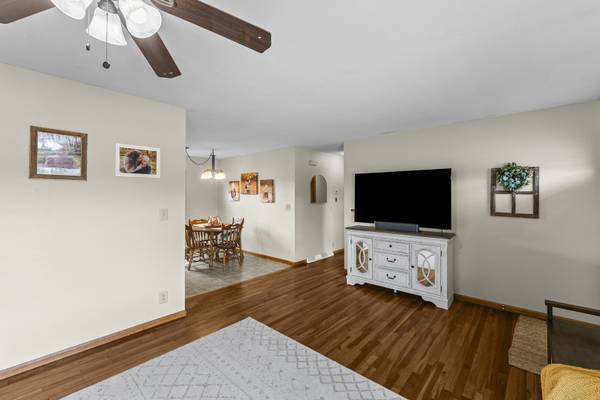 921 14TH ST, De Witt, IA 52742