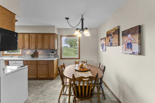 921 14TH ST, De Witt, IA 52742