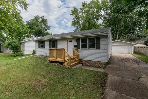 3323 Kimberly Downs RD, Davenport, IA 52807