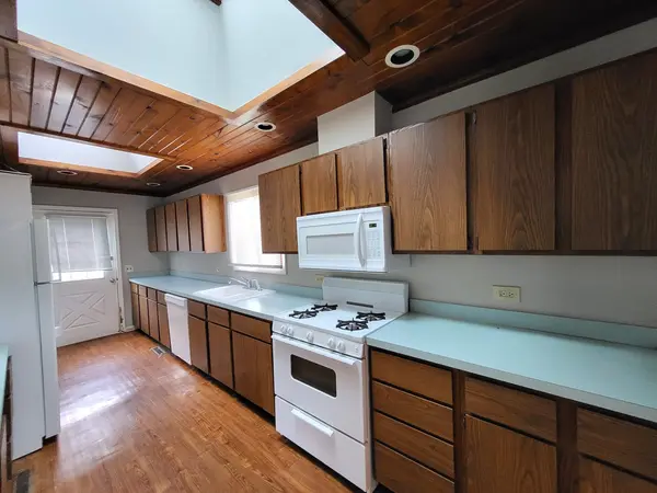 25 Thrush RD, Carpentersville, IL 60110