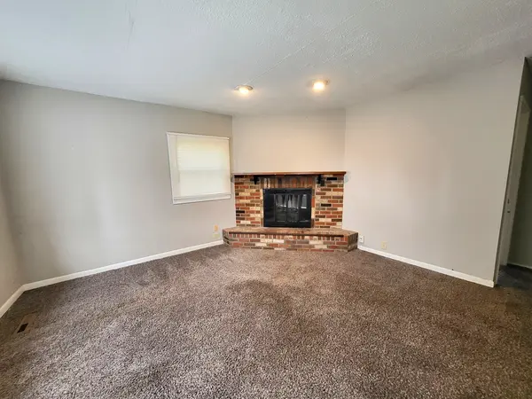 25 Thrush RD, Carpentersville, IL 60110