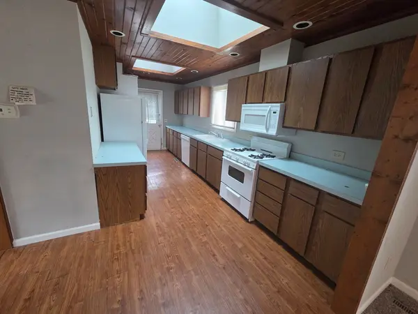 25 Thrush RD, Carpentersville, IL 60110