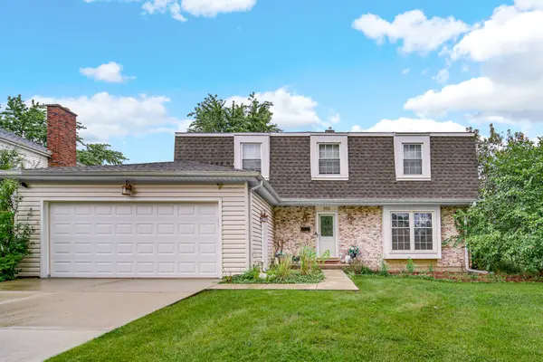 910 KNIGHTSBRIDGE LN, Schaumburg, IL 60195