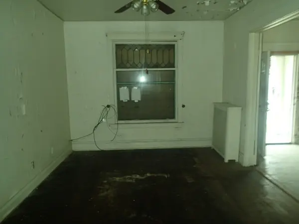 43 S 17th AVE, Maywood, IL 60153