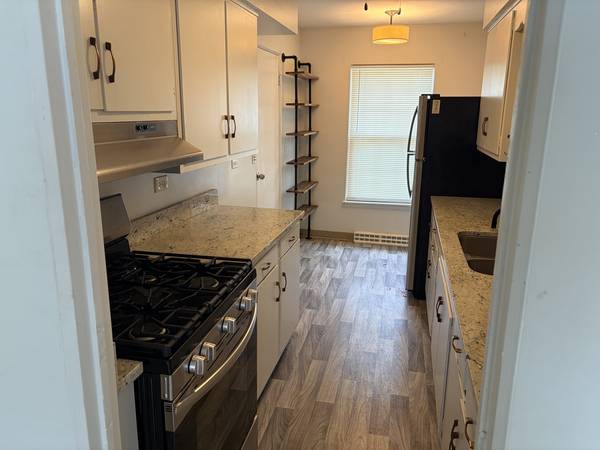 35 E North AVE #1, Lake Bluff, IL 60044