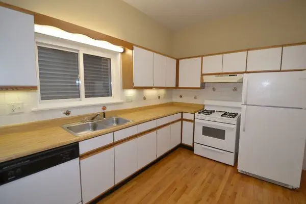 1454 W School ST #1F, Chicago, IL 60657