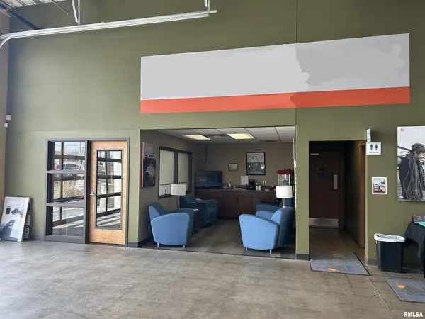 5120 N Brady ST, Davenport, IA 52806