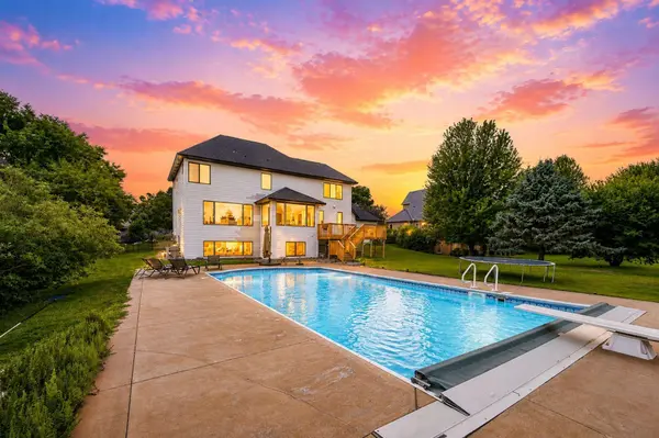 9140 Heritage WAY, Woodbury, MN 55125