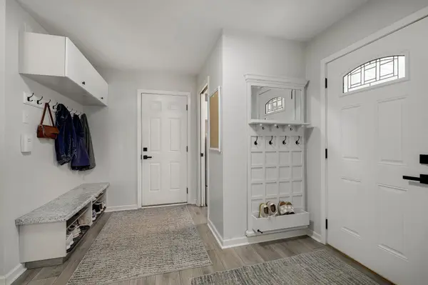 970 Redwing CT, Chanhassen, MN 55317