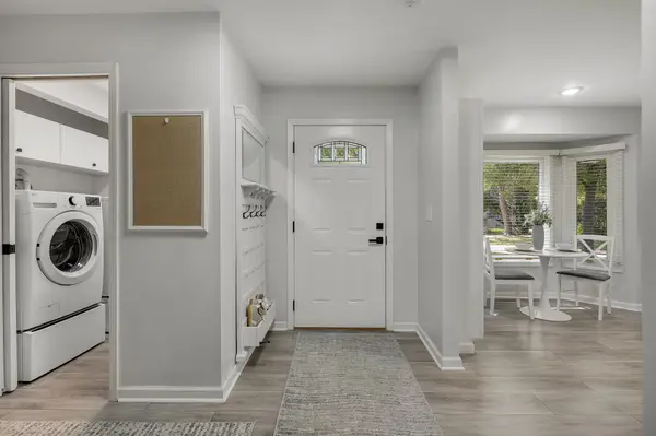 970 Redwing CT, Chanhassen, MN 55317
