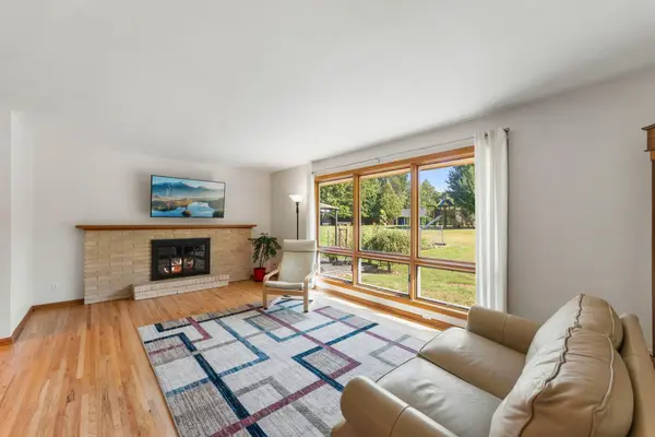 17807 Susan LN, Minnetonka, MN 55345
