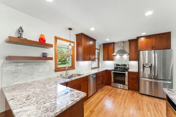 17807 Susan LN, Minnetonka, MN 55345