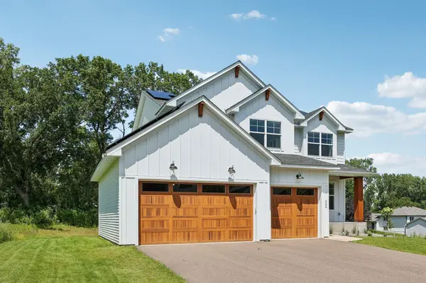 399 Tessier CT, Vadnais Heights, MN 55127