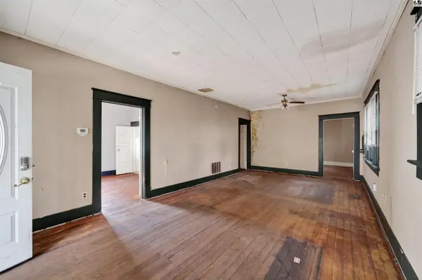 637 E 1st Ave, Hutchinson, KS 67501