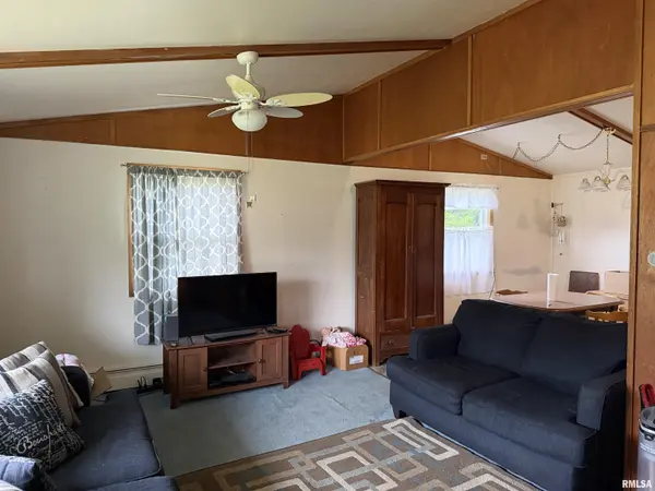 901 Pike ST, Oquawka, IL 61469