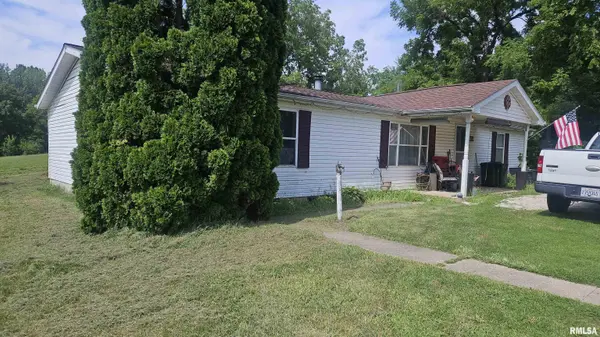 895 W MAPLE ST, Canton, IL 61520