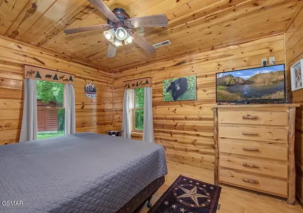 3424 Sugar Camp Circle, Pigeon Forge, TN 37862