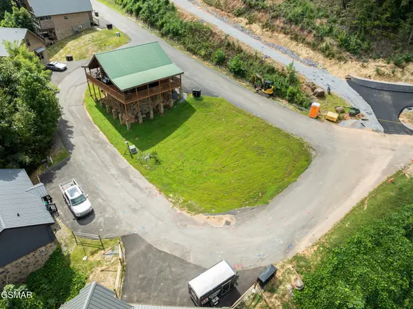 24 Pine Peak Way, Pigeon Forge, TN 37862