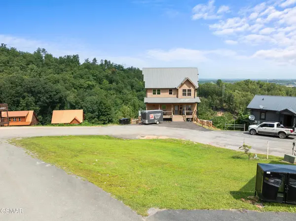 24 Pine Peak Way, Pigeon Forge, TN 37862