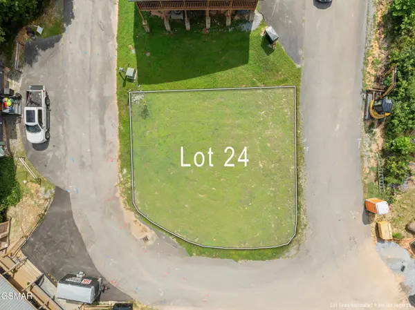 24 Pine Peak Way, Pigeon Forge, TN 37862