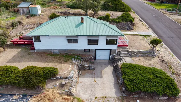 121 SW State St, Tonasket, WA 98855