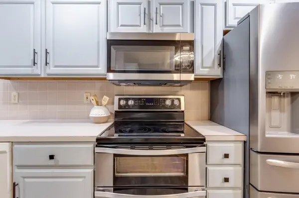 2710 N Plumthicket, Wichita, KS 67226