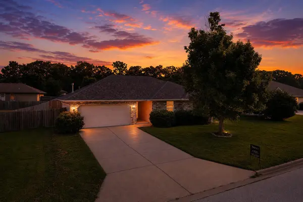 1107 E Melton RD, Ozark, MO 65721
