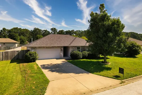 1107 E Melton RD, Ozark, MO 65721