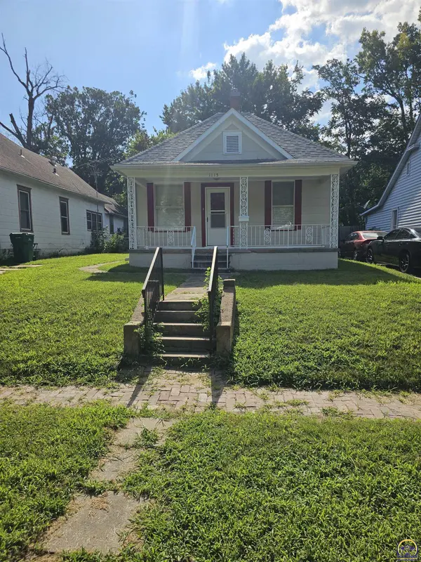 1115 SW Plass AVE, Topeka, KS 66604