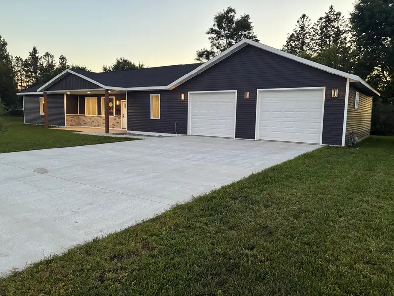 722 Dandrew LN, Detroit Lakes, MN 56501