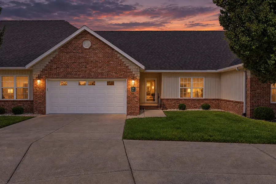 1354 N Sandy Creek CIR #4, Nixa, MO 65714