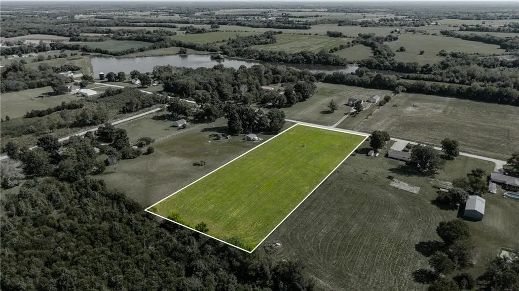 Little RD, Garden City, MO 64747