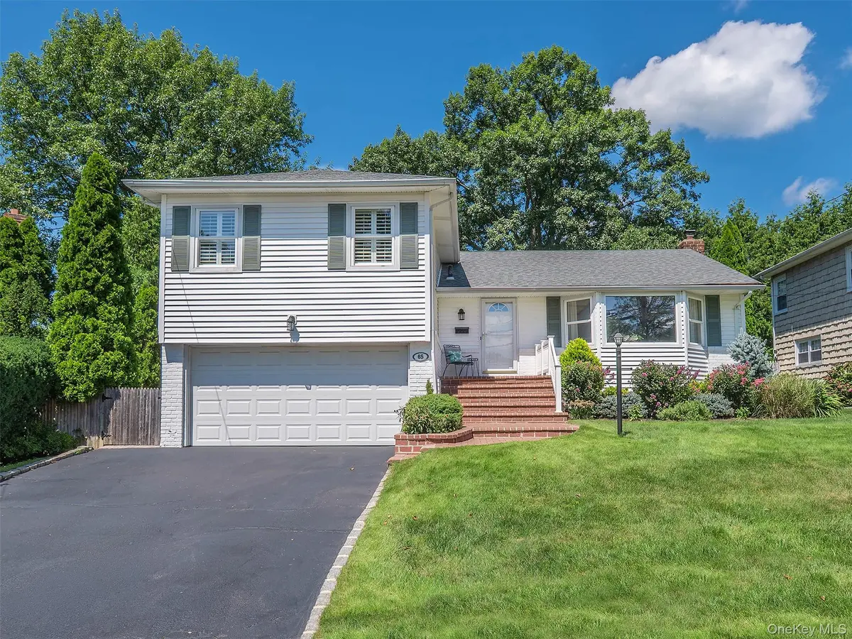 65 Essex CT, Port Washington, NY 11050