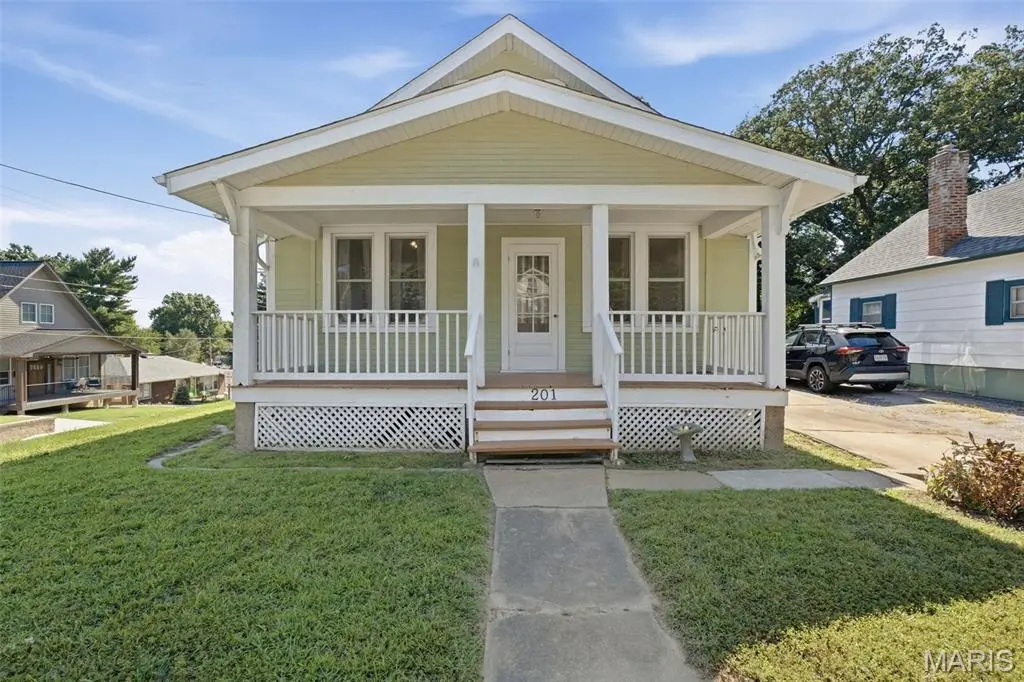 201 Perry ST, St Charles, MO 63301