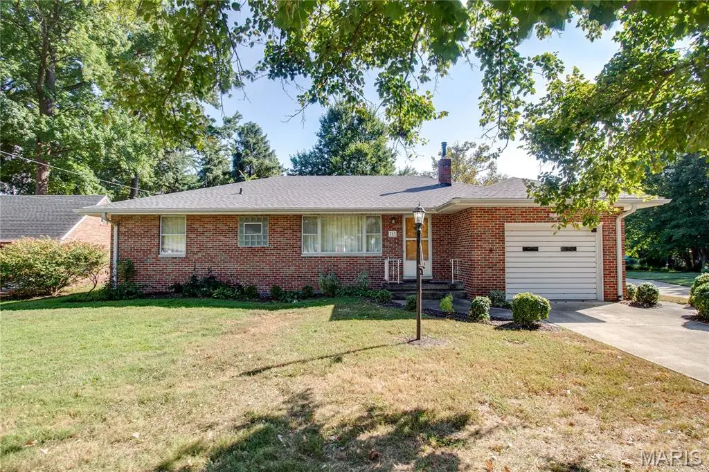 713 Ramona PL, Godfrey, IL 62035