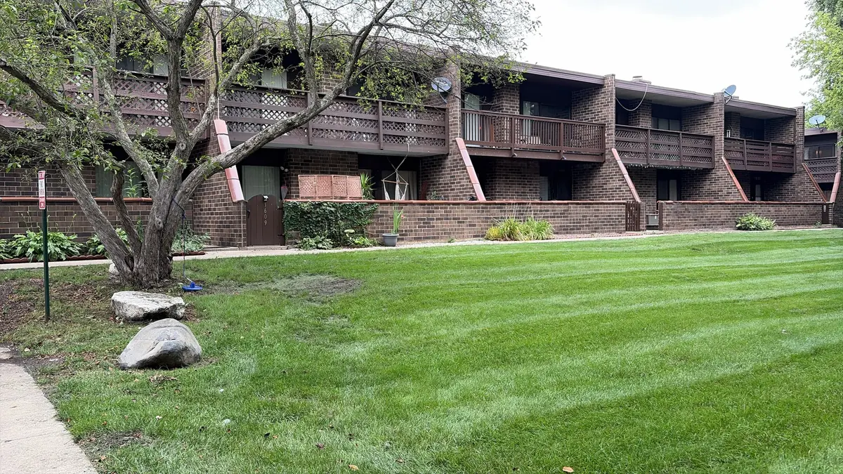 1607 Kenneth CIR #1607, Elgin, IL 60120