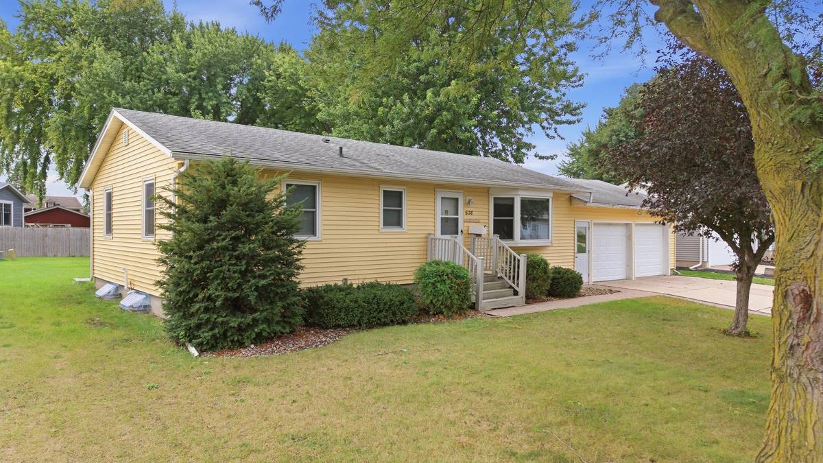 628 13th AVE SE, Waseca, MN 56093