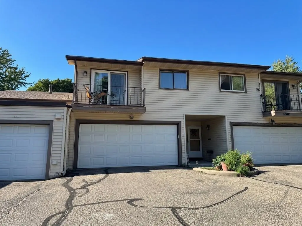 11012 Trail West RD, Bloomington, MN 55437
