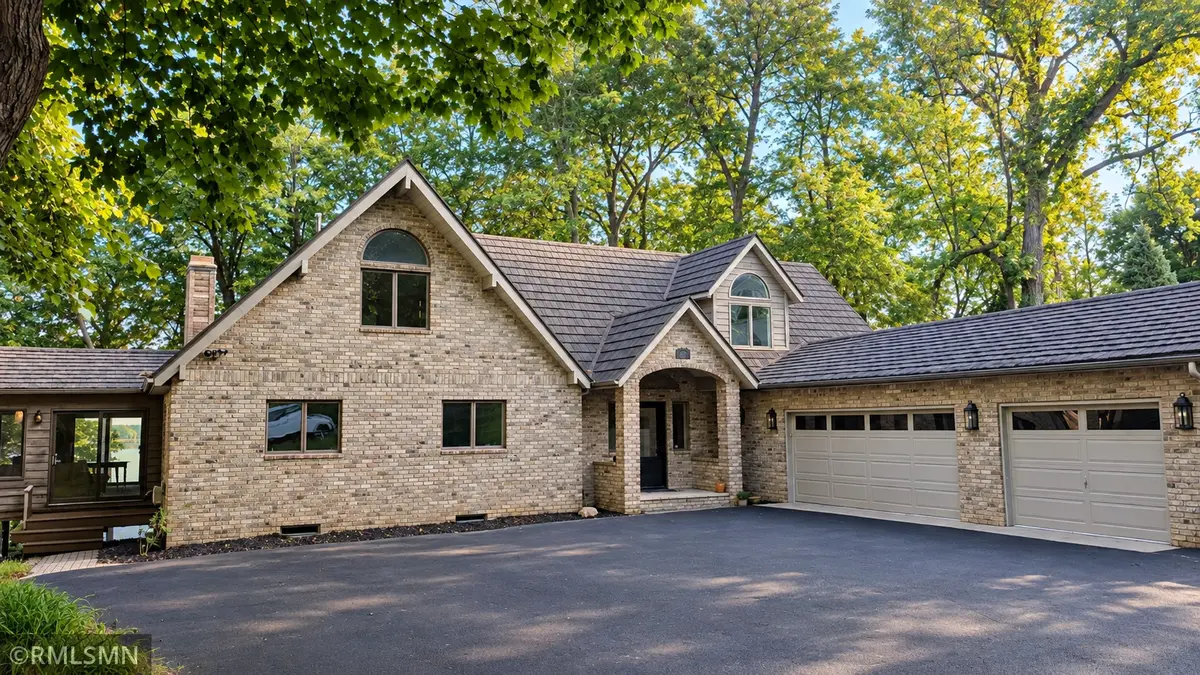 4210 Fairview LN, Madison Lake, MN 56063
