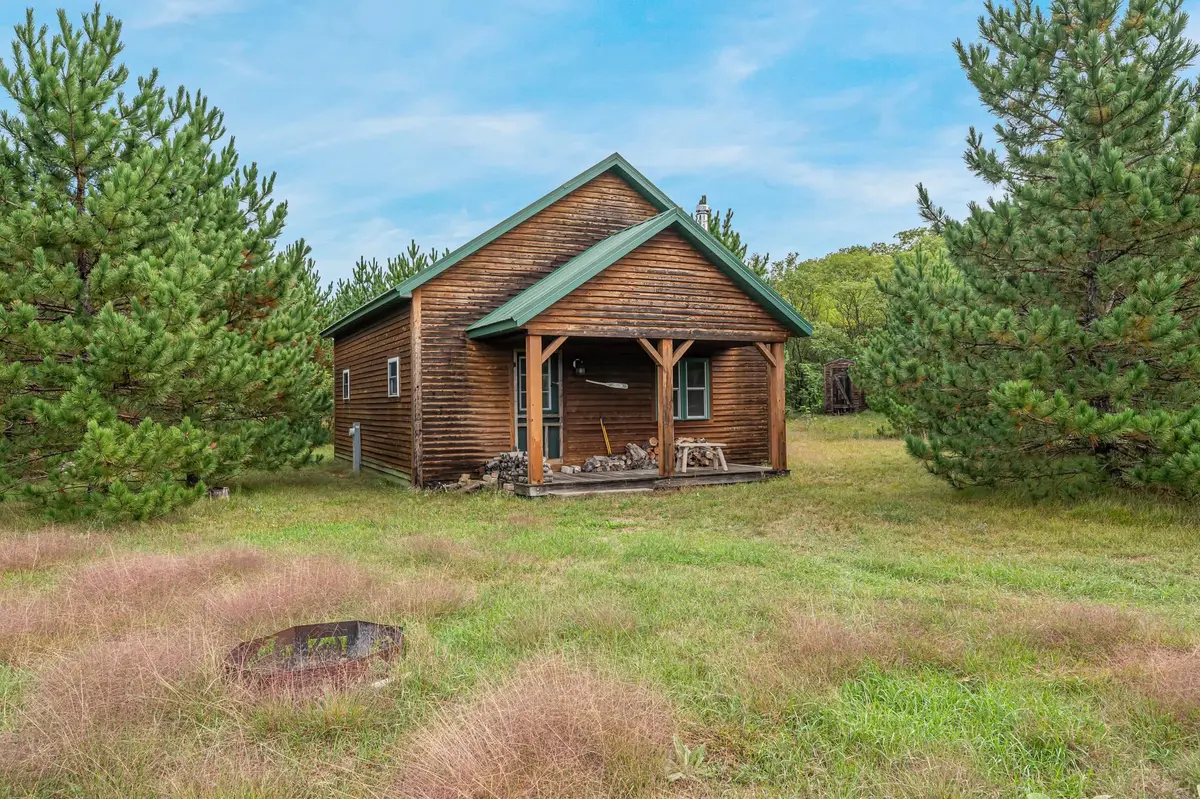 1055 8TH AVE, Hancock, WI 54943
