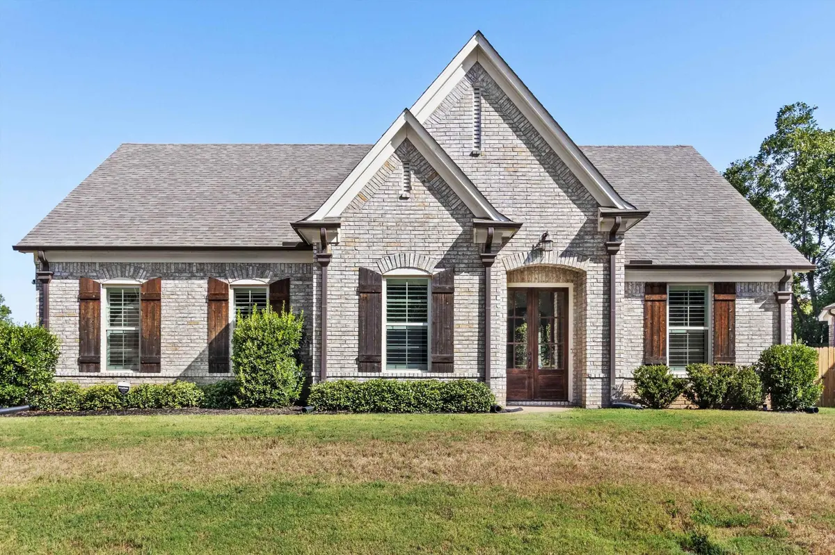 110 LAUREL GLEN DR, Oakland, TN 38060